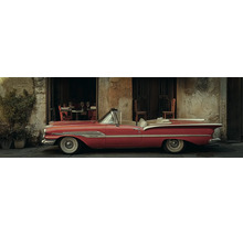 Wandbild mit einem roten Oldtimer-Cabriolet vor einem rustikalen Gebäude mit Restaurant.