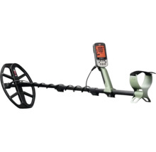 Minelab X-Terra Pro Metalldetektor mit LCD-Anzeige, Suchspule und Armstütze.