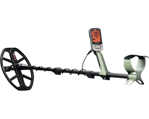 Minelab X-Terra Pro Metalldetektor mit LCD-Anzeige, Suchspule und Armstütze.
