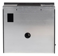 Rückansicht eines Elektrokamins mit Metallgehäuse, Aussparungen für Kabel und Montageöffnungen für die Wandbefestigung.