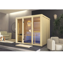 Moderne Indoor-Sauna aus hellem Holz mit großer Glasfront, aufgebaut in einem modern eingerichteten Wohnraum.
