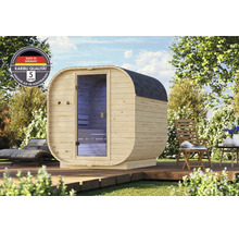 Gartensauna aus Holz mit ovaler Form und Glaseingangstür auf einer Holzterrasse im Garten inklusive Karibu Qualitäts- und Garantie-Siegel.