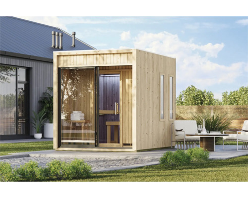 Moderne Gartensauna aus Holz mit bodentiefen Glasfronten und seitlichen Fenstern auf einer Terrasse im Freien.