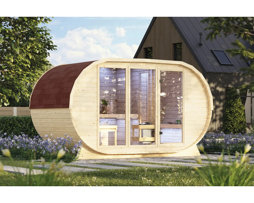 Moderne Fasssauna aus Holz für den Garten mit großer Glasfront und integriertem Saunaofen in einer natürlichen Außenumgebung.