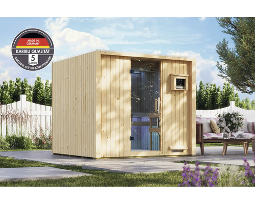 Moderne Karibu Gartensauna aus Holz mit Glasfront auf einer Terrasse mit Gartenmöbeln, inklusive Herstellergarantie und Qualitätssiegel.
