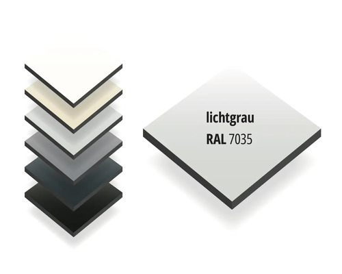 Quadratische HPL Platte in Lichtgrau RAL 7035 mit dunklem Kern und einem Stapel verschiedener Farbmuster.