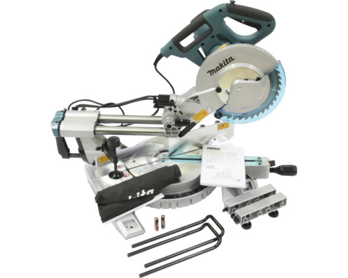 Makita Kapp- und Gehrungssäge mit Zubehör wie Staubsack, Schraubzwinge und Bedienungsanleitung.