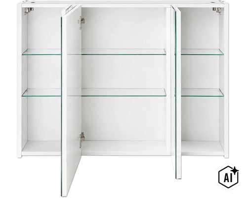 Geöffneter Spiegelschrank mit drei Türen, weißem Korpus und sechs Einlegeböden aus Glas. (Image AI modified or generated)