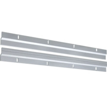 Zwei metallene Montageleisten mit vorgefertigten Befestigungslöchern für die Wandmontage.