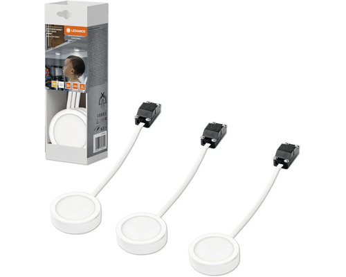 Drei LEDVANCE LED-Unterbauleuchten Spot Puck mit Kabeln, Anschlüssen und Verpackung mit Ledvance Logo.