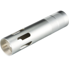 Zylindrische Metallhülse mit Innengewinde, Längsschlitzen und gerändeltem Griffbereich.