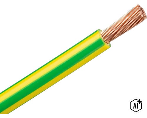 Grün-gelbe Aderleitung mit freigelegten Kupferdrähten am Ende, flexibles Kabel für die Elektroinstallation. (Image AI modified or generated)