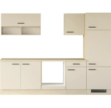 Moderne Einbauküchenzeile mit Oberschränken und Unterschränken inklusive Nische für Elektrogeräte in einem geradlinigen Design.