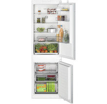 Bosch Einbaukühlschrank mit Gefrierfach und MultiBox, voll befüllt und geöffnet für eine optimale Übersicht.