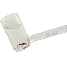 Garnelenfangrohr aus Glas mit einer kleinen Garnele im wassergefüllten Auffangbecher und dem Blau Logo.