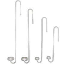 Vier Hängehaken aus Metall in verschiedenen Längen mit einer kleinen runden Halterung am unteren Ende.