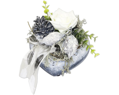 Dekoratives Herz mit Kunstblume, Tannenzapfen und Dekoelementen als Tischschmuck