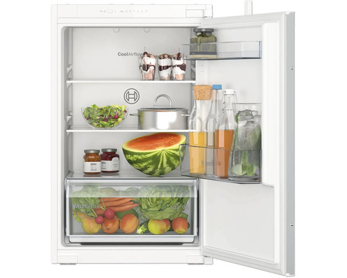 Bosch Einbaukühlschrank mit MultiBox XXL für Obst und Gemüse sowie CoolAirflow System bei geöffneter Tür mit Lebensmitteln befüllt