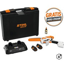 Stihl GTA 30 Akku Gehölzschneider mit zwei Akkus, Ladegerät, Öl und Transportkoffer mit Stihl Logo und Akku Zugabe Hinweis. (Image AI modified or generated)