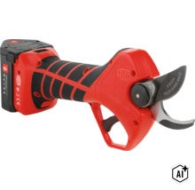 FELCO Akku-Gartenschere mit Lithium-Ionen-Akku für präzise Schnitte im Gartenbau. (Image AI modified or generated)