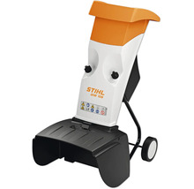 STIHL Elektro Gartenhäcksler GHE 105 zur Zerkleinerung von Ästen und Schnittgut im Garten.
