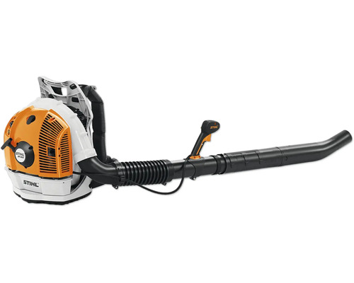 Stihl Laubbläser BR 600 als rückentragbares Gerät für die Gartenpflege