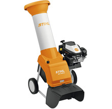 Stihl Gartenhäcksler GH 370 S mit Benzinmotor für Äste bis zu einer Stärke von 45 Millimeter.