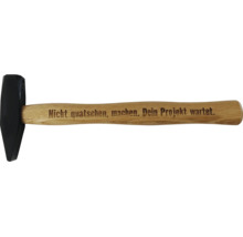 Schlosserhammer mit Holzstiel und eingebranntem Schriftzug Nicht quatschen machen Dein Projekt wartet