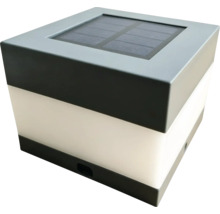 Quadratische LED Solarleuchte für den Außenbereich mit integriertem Solarpanel auf der Oberseite