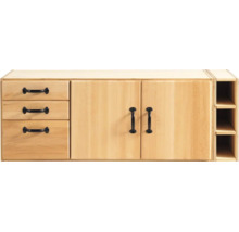 Sideboard aus Holz mit drei Schubladen, zwei Flügeltüren und einem offenen Regal mit drei Fächern, ausgestattet mit Metallgriffen.