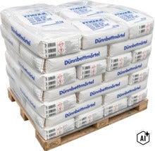 Eine Europalette mit mehreren Säcken maxit Dünnbettmörtel zu je 25 Kilogramm. (Image AI modified or generated)