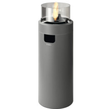 Enders Terrassenfeuer mit Glasscheibe und brennender Flamme für stimmungsvolle Beleuchtung im Außenbereich.