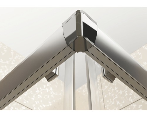 Ecke einer Duschkabine mit Rahmen