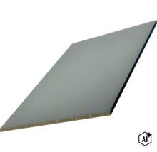 Eine einzelne rechteckige Holzplatte mit glatter Oberfläche als Bauplatte für verschiedene Heimwerkerprojekte. (Image AI modified or generated)