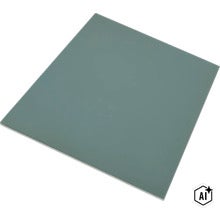 Quadratische Fliese mit glatter Oberfläche in neutralem Design. (Image AI modified or generated)