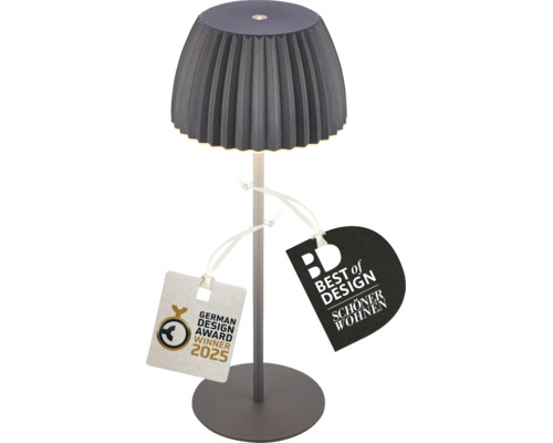 Moderne LED Tischleuchte mit plissiertem Schirm und Auszeichnungen German Design Award 2025 sowie Best of Design Schöner Wohnen
