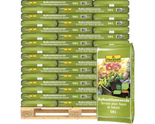 Eine Euro-Palette gestapelt mit FloraSelf Balkonblumenerde Säcken mit je 50 Litern Inhalt für eine optimale Nährstoffversorgung von Pflanzen.