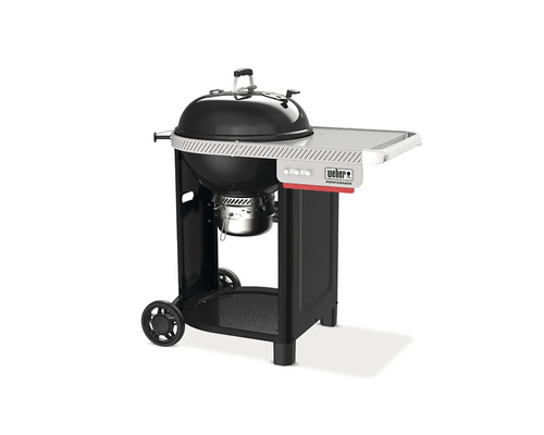 Weber Performer Holzkohlegrill mit Arbeitstisch und Ablagefläche auf einem Rollwagen