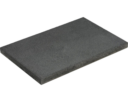 Rechteckige Beton Terrassenplatte mit strukturierter Oberfläche für die Gartengestaltung.