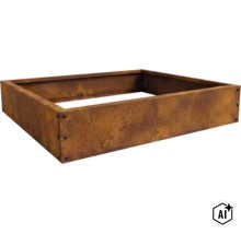 Rechteckiges Hochbeet aus Metall mit Edelrost Optik zur individuellen Gartengestaltung. (Image AI modified or generated)