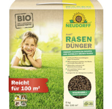 Neudorff Azet Rasendünger in der 5 Kilogramm Packung für 100 Quadratmeter Rasenfläche mit biologischen Inhaltsstoffen für einen gesunden Rasen.