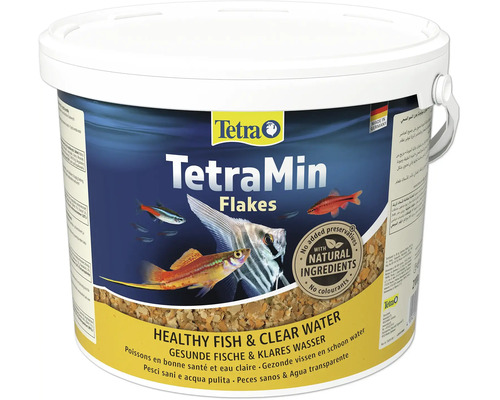 TetraMin Flocken Fischfutter im Eimer für gesundes Fischwachstum und klares Aquarienwasser.