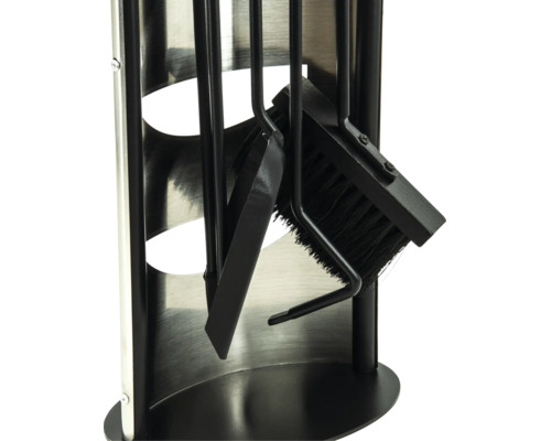 Kaminbesteck Set inklusive Ständer aus Metall zur Reinigung von Kaminen und Öfen.