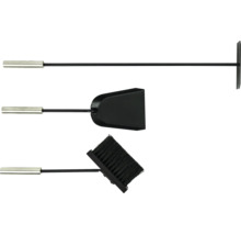 Kaminbesteck Set bestehend aus Schürhaken, Schaufel und Besen mit Metallgriffen zur Kaminreinigung.