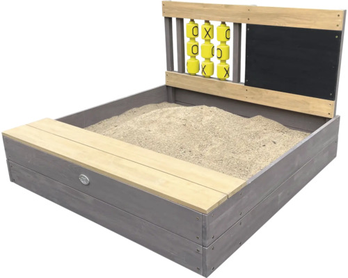 Holzsandkasten mit Sitzbank, integriertem Tic Tac Toe Spiel und einer Tafel für Kinder zum Spielen im Garten.