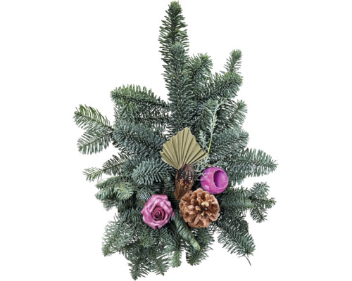Weihnachtlicher Tannenzweig mit Rose, Pinienzapfen und Dekorationselementen