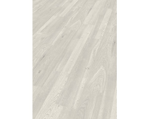 Nahaufnahme von hellem Laminatboden mit Holzmaserung