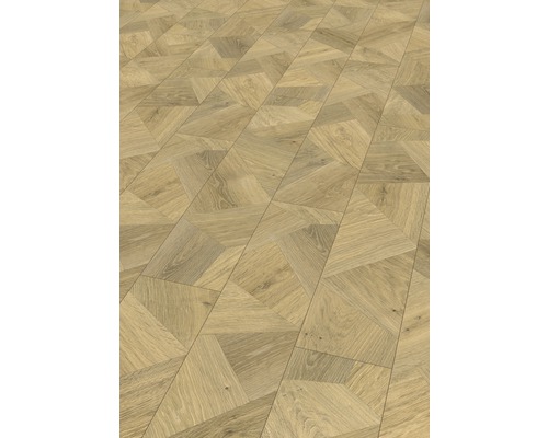 Verlegter Bodenbelag mit geometrischem Muster