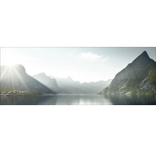 Landschaft mit Bergen und See