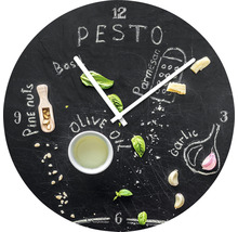 Wanduhr mit Pesto-Motiv, inklusive Zutaten wie Basilikum, Pinienkerne und Parmesan